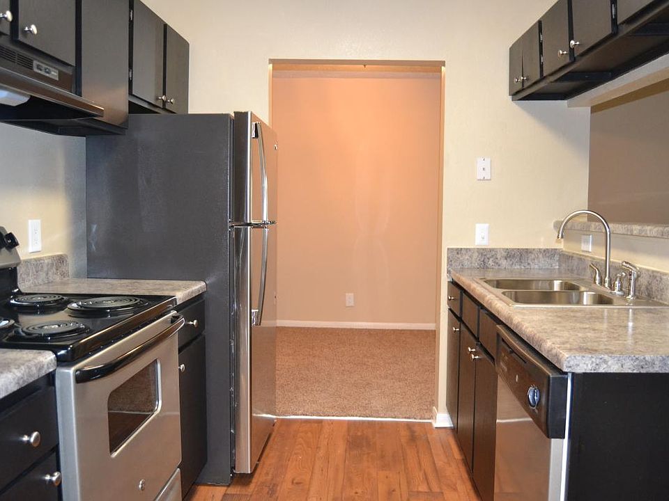 1st image of 928 Club Pkwy