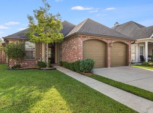 303 Lighthouse Point Cir, Youngsville, LA 70592