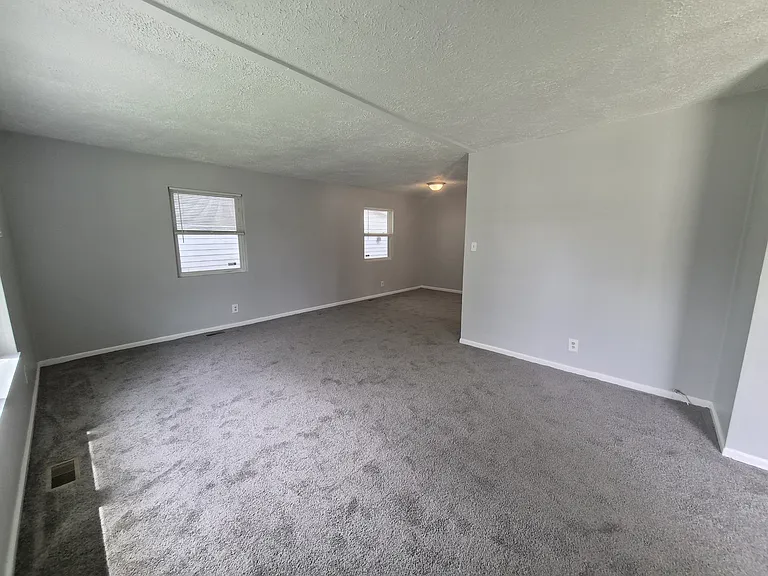 4708 Payton Ave — Photo 7