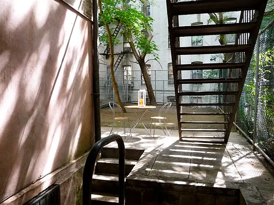 Rented by Perry Associates NYC Inc | media 4