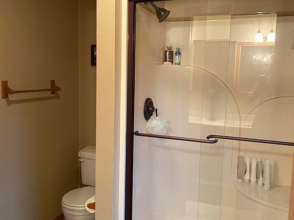 3rd image of 733 Brentwood Ln