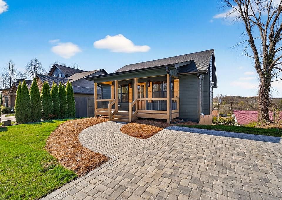 1st image of 318 E 2nd St