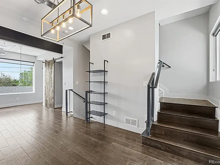 2 bed, 2.5 bath, 1262 sqft, $3,000 — Photo 2