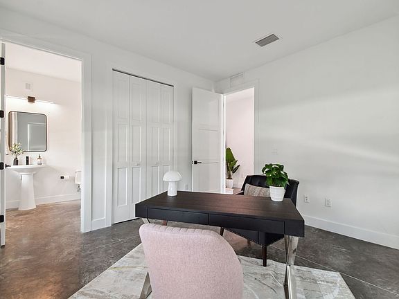 4th image of 2726 5th Ave S #2742