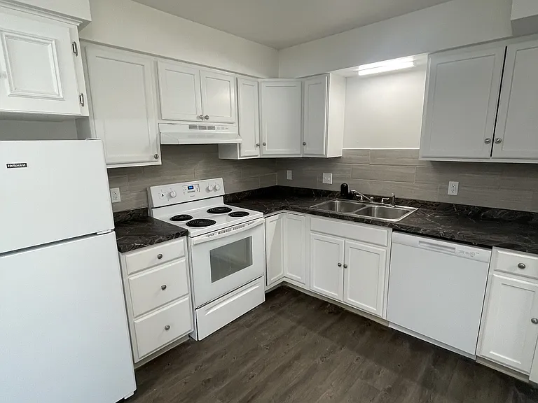 205 E Saginaw Hwy — Photo 6