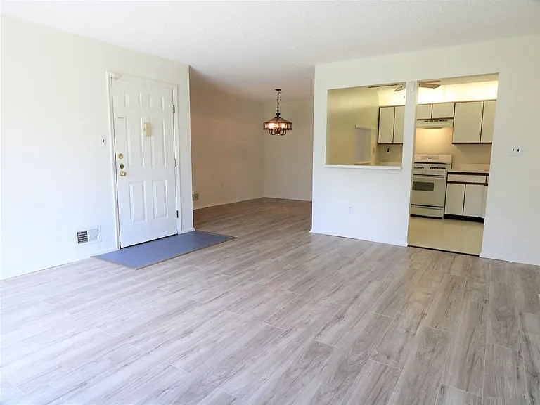 68 Crabapple Ln — Photo 2