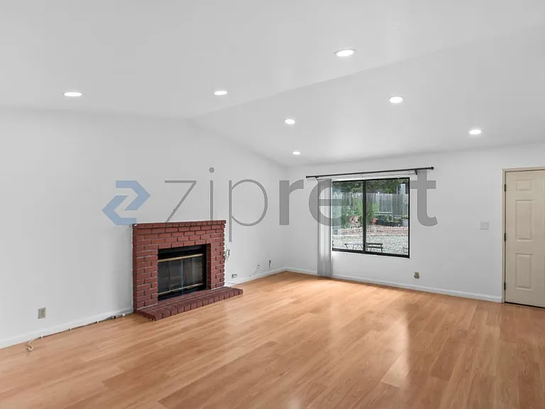 2872 Pickford Pl — Photo 6