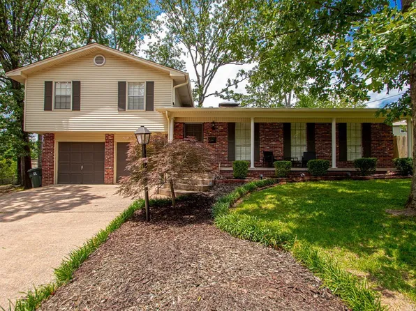 4 Coachlight Cir, Little Rock, AR 72227