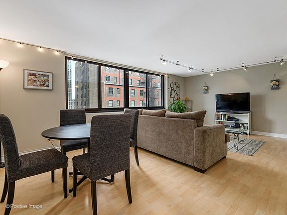 5th image of 1221 N Dearborn Pkwy #804N