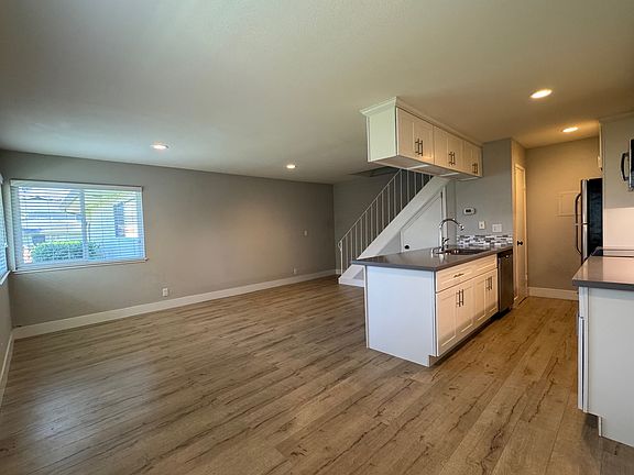 4th image of 34855 Starling Dr APT 2