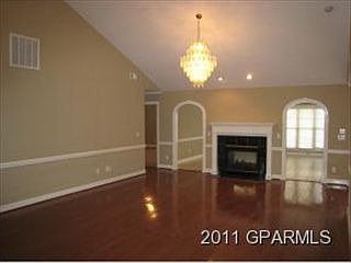 4th image of 3804 Rainbow St