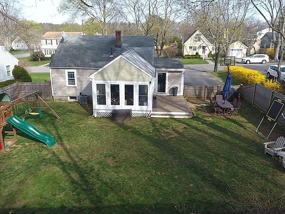 3rd image of 16 Roosevelt Pl