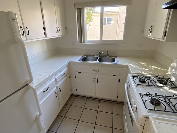 2nd image of 4136 Menlo Ave #10985068