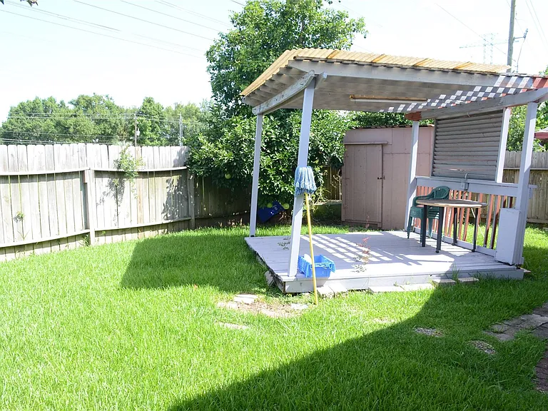 10807 Emery Dr — Photo 9