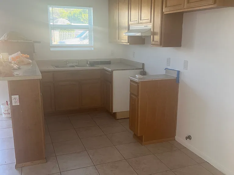 102 W Hall Ave #102 — Photo 1