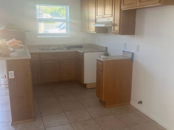 102 W Hall Ave #102