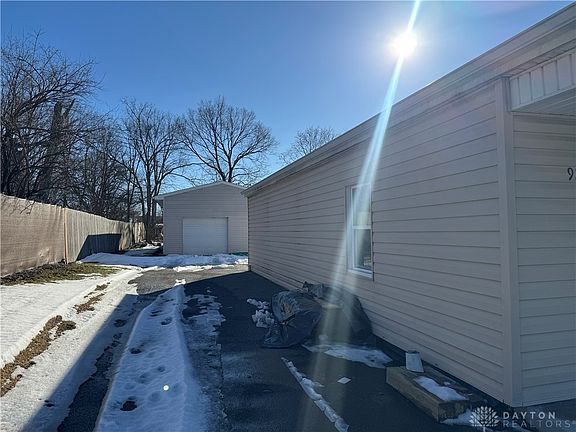 2nd image of 920 Louis St