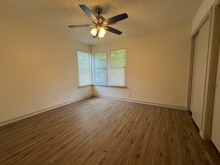 3731 Avenue M — Photo 14