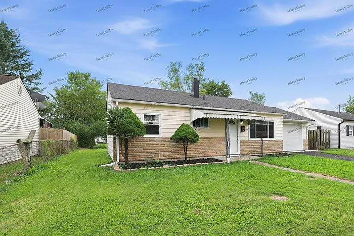 3 bed, 1.0 bath, 908 sqft, $1,295 — Photo 2