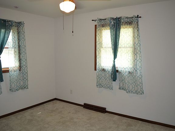 5th image of 1870 Sand Ridge Ct