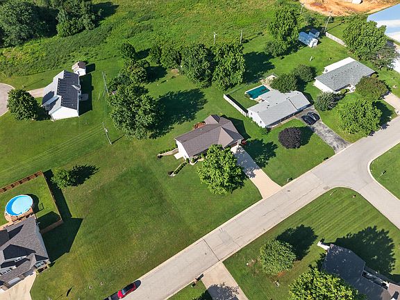 4th image of 220 Bonnie Drive