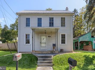 5558 Elizabethtown Rd, Lawn, PA 17041