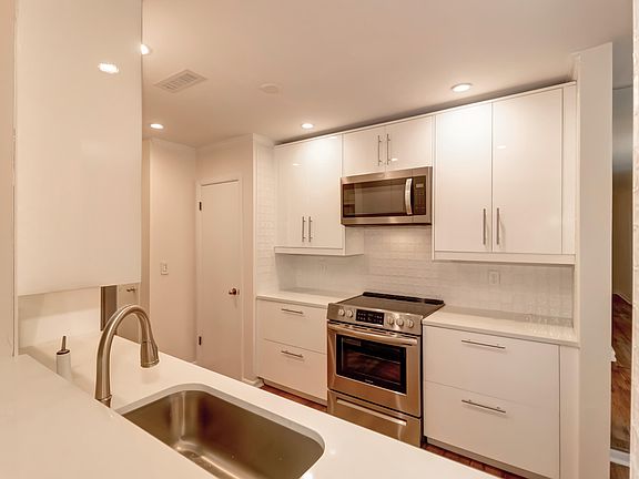 5th image of 1121 Village Creek Ln #1602
