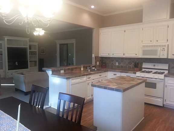 3rd image of 111 Warbler Ct