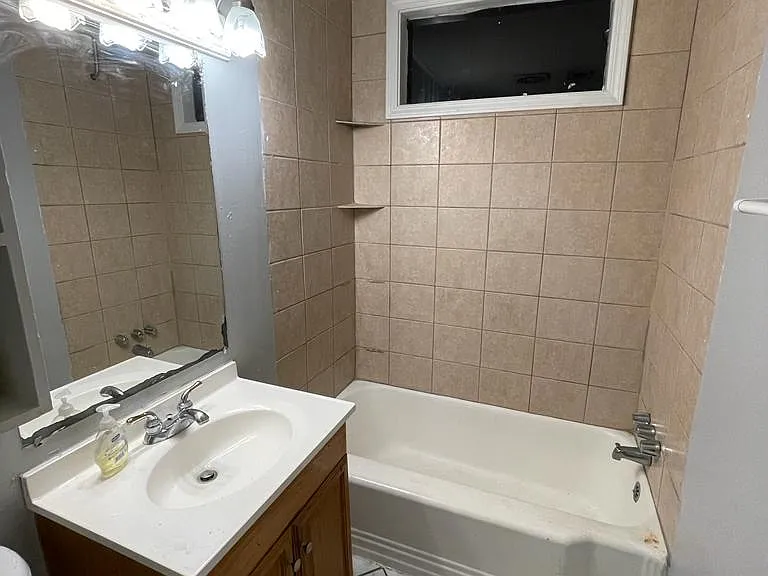 1050 Desoto St — Photo 17