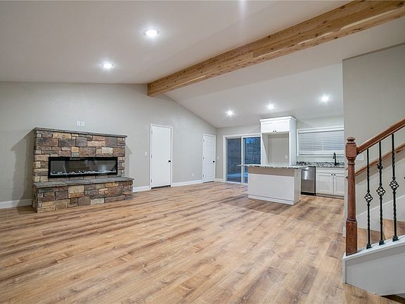 2nd image of 1647 E Carolyn Dr