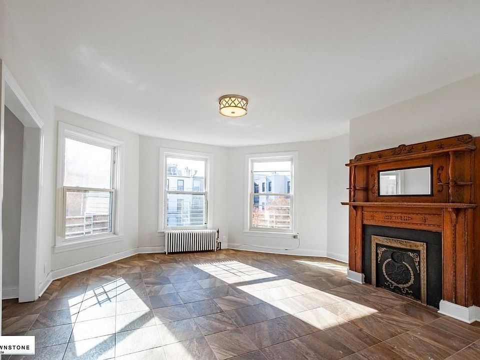 1st image of 220 De Graw St #4