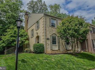 5408 Charleston Woods Dr, Fairfax, VA 22032