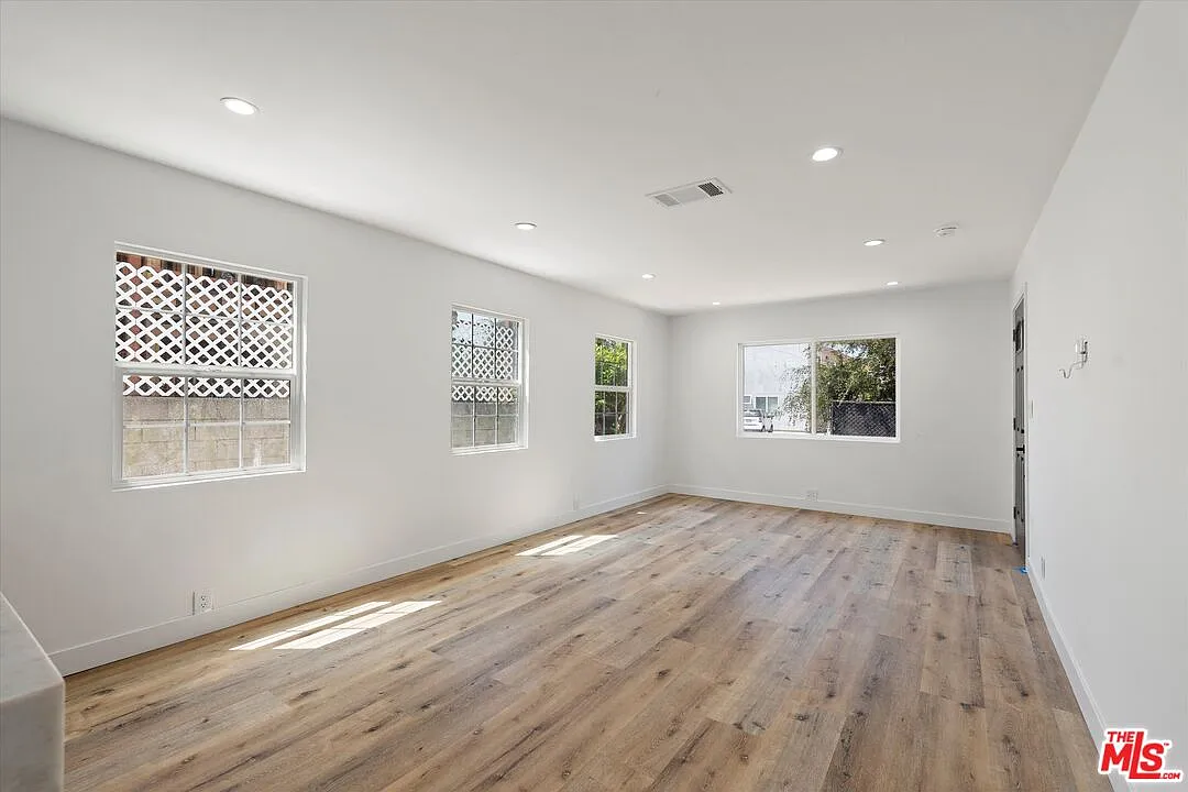 5 bed, 3.0 bath, 1245 sqft, $5,760 — Photo 4