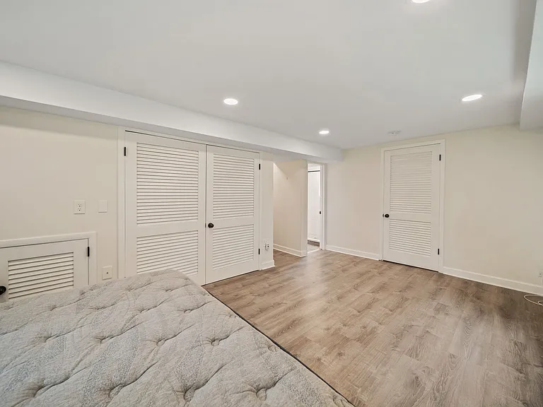 5320 Suffield Ct — Photo 20