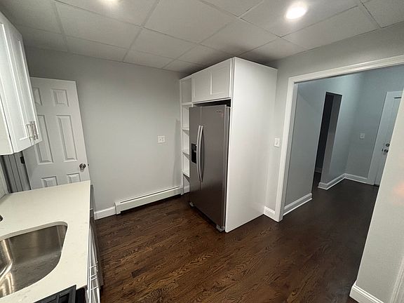 5th image of 110 Derby Ave