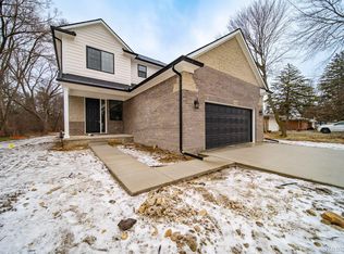 20956 Duns Scotus St, Southfield, MI 48075