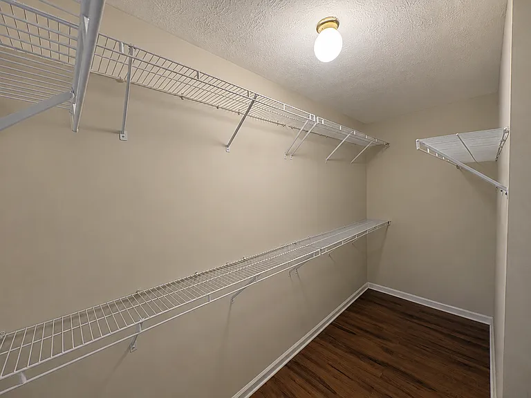 500 Liverpool Ct — Photo 39