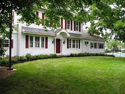 2308 Lexington Ct — Photo 9