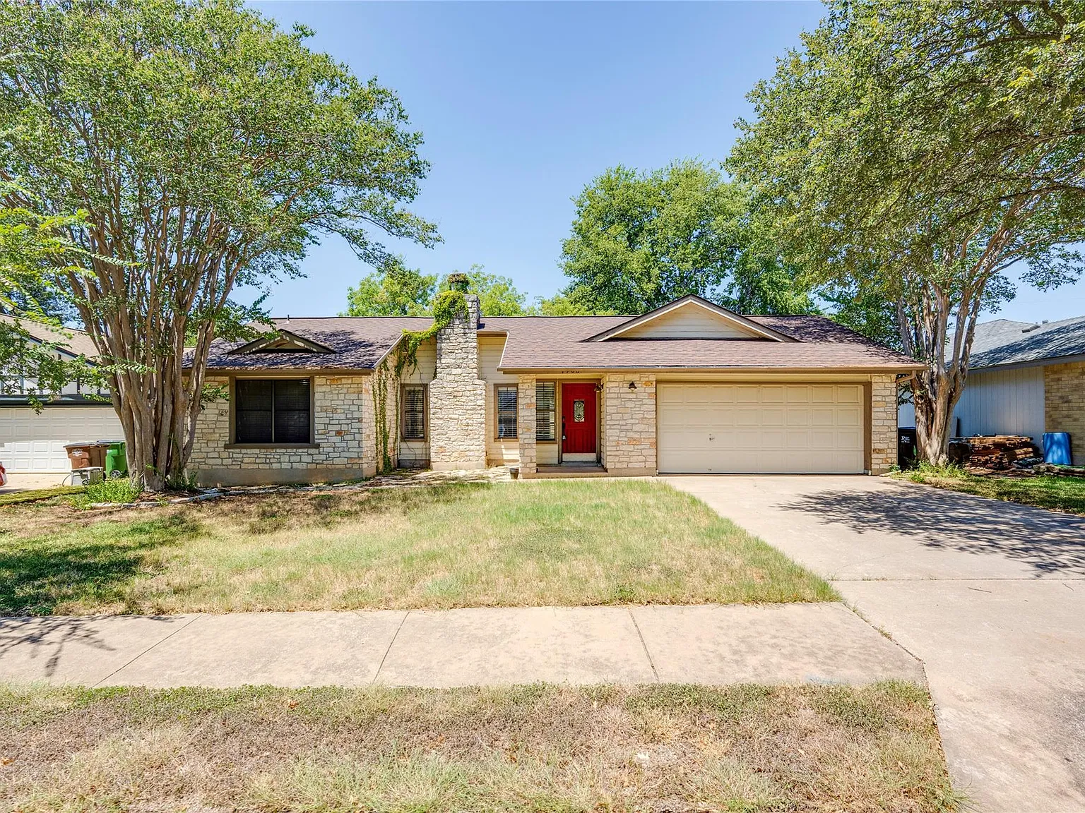 3 bed, 2.0 bath, 1750 sqft, $2,300 — Photo 2