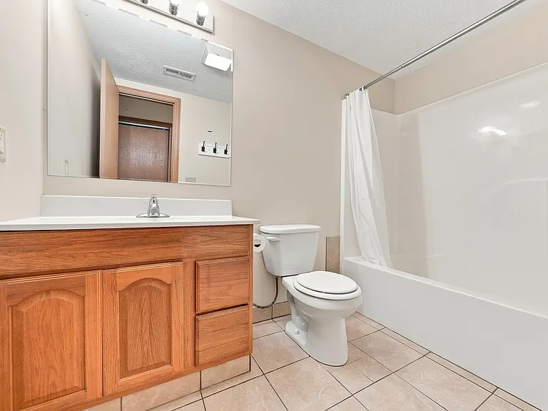 2264 Y St #1 — Photo 7