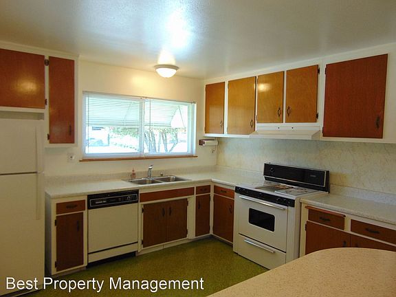3rd image of 8233 Elgin Ln