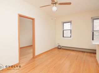 633 W Barry Ave #3J, Chicago, IL 60657