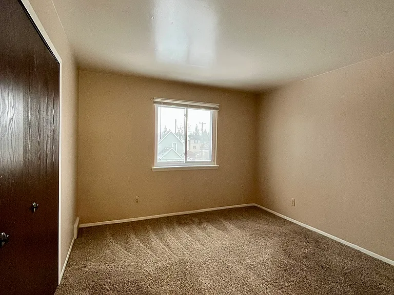 939 James St #STREET12 — Photo 8