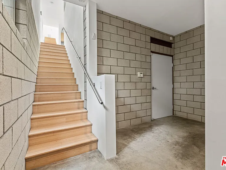 802 Indiana Ave — Photo 8