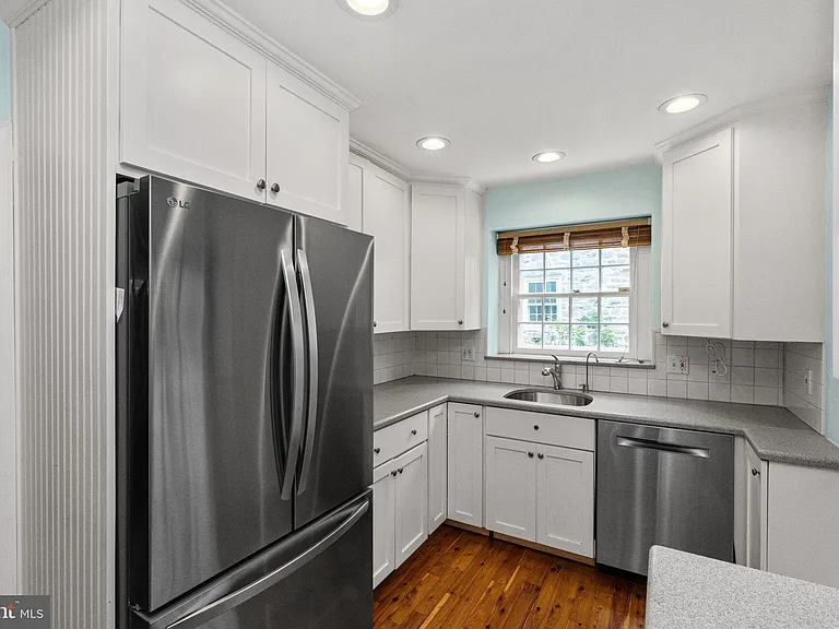 471 Athens Ave — Photo 19