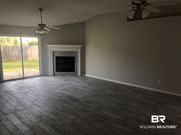 4th image of 15450 Paddington Dr
