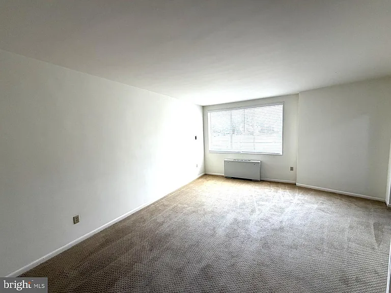10401 Grosvenor Pl #328 — Photo 6