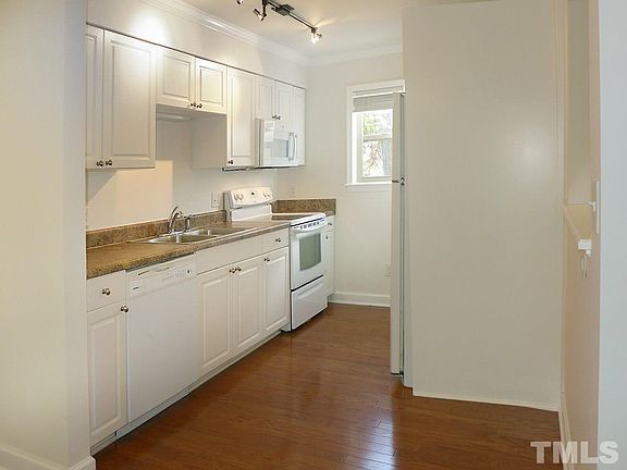 5th image of 1513 E Franklin St #C