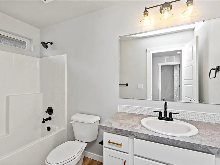 2741 E Jasmine St — Photo 9