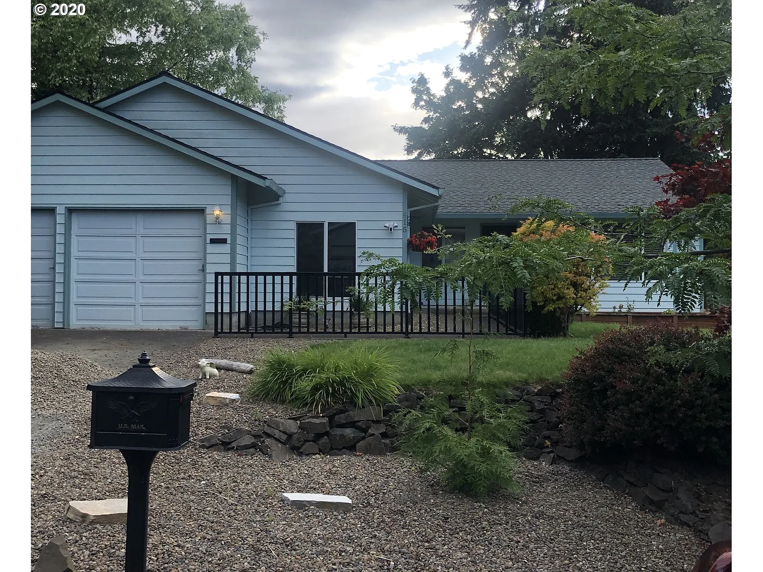 915 NW Freeman Ct photo 1
